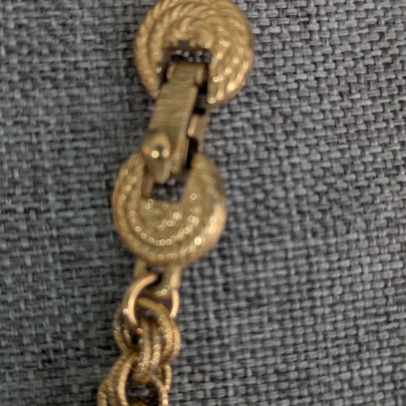 Vintage Monet ☀️ Sunburst Starburst Medallion Necklace - Picture 3 of 16